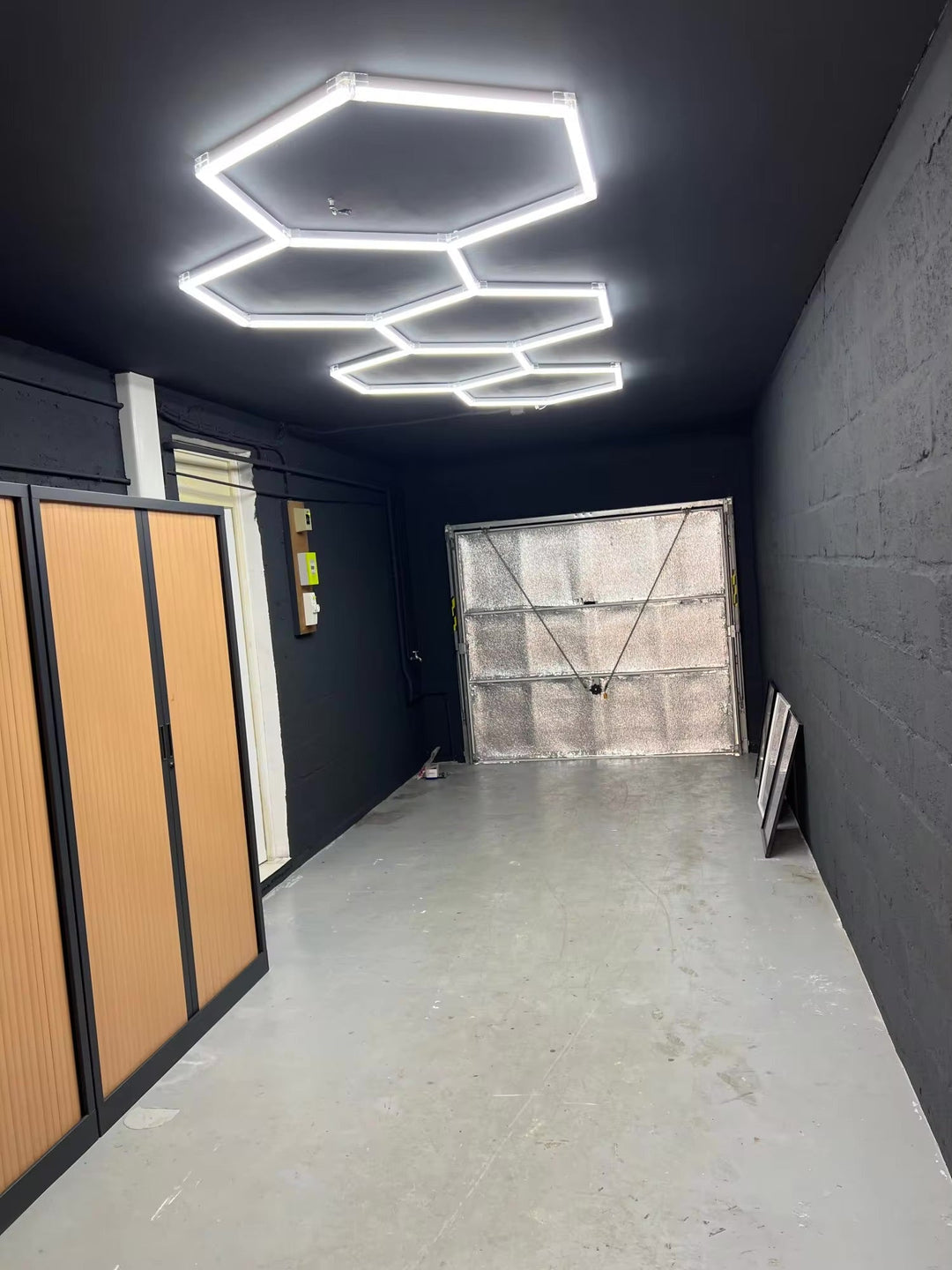 Hexagon Lights – 5-Grid Long LED Garage Lighting (12.5' × 4.3' / 3.8 m × 1.3 m) for Garage or shop HEXLEDLIGHTING Pic 3